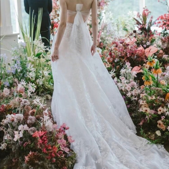 Mira Zwillinger Bridal Gown Corset Floral Detail with Sequin Tule Bow Size 4 - Picture 2 of 16
